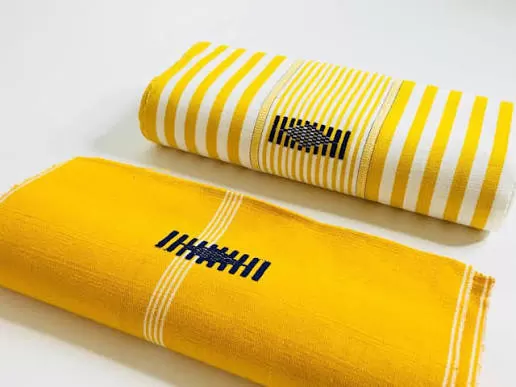 Pagne faso dan fani jaune de chez fasoyaar